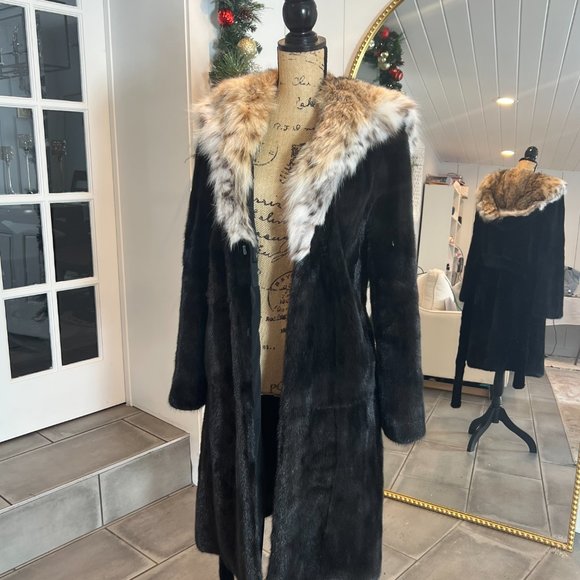 COPY - Skandinavik Fur Black Mink fur coat with Lynx Hood - Picture 3 of 4